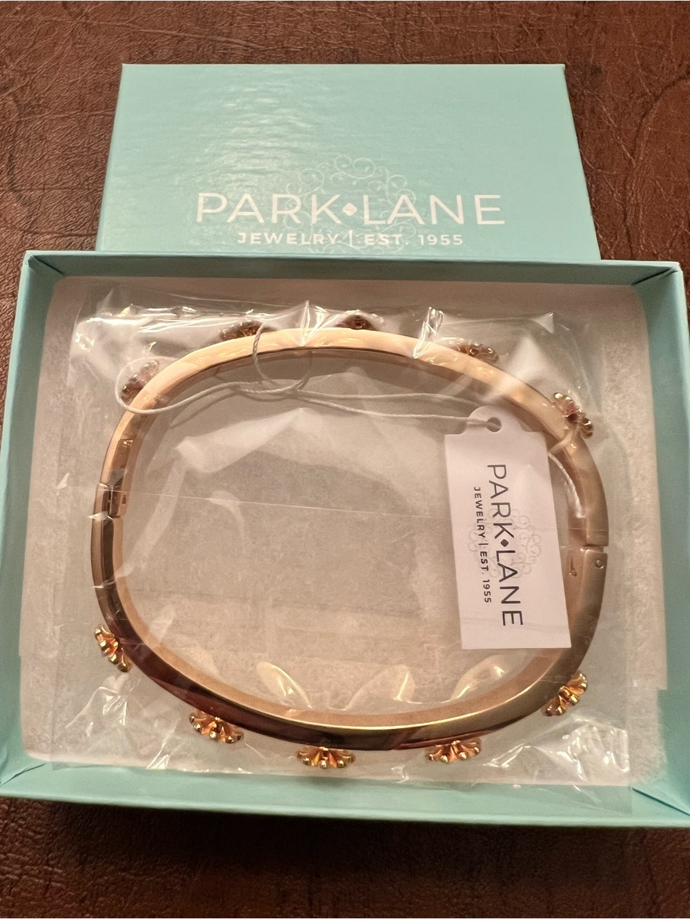 FREESIA Gold-Tone Yellow Daisy Bangle Bracelet | Hinged Closure | NEW - Picture 6 of 6
